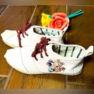 Toms Suede Pink floral embroidery mid top Moccasins shoes